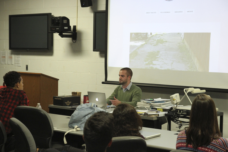 Jakub Rudnik shows students The Chicago Stumbler. (Photo by Brianna Kelly)